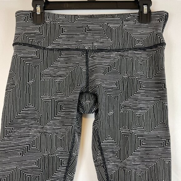 Lululemon Wunder Under Leggings 8 Black White Square Print Cropped - Picture 2 of 10